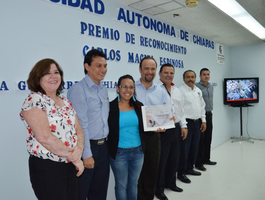 Por su trabajo comunitario Entregan Premio &quot;Carlos Maciel Espinosa&quot; a estudiantes de la UNACH