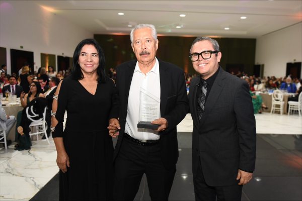 Celebra UNACH con gran éxito la Cena Gala Alumni 2025