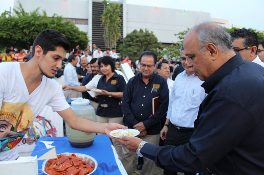 Exponen alumnos de intercambio académico la riqueza gastronómica de Sudamérica y México