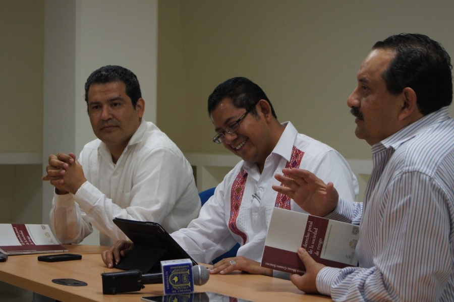 Presenta Centro de Investigaciones Jurídicas de la UNACH obra sobre Derecho Penal