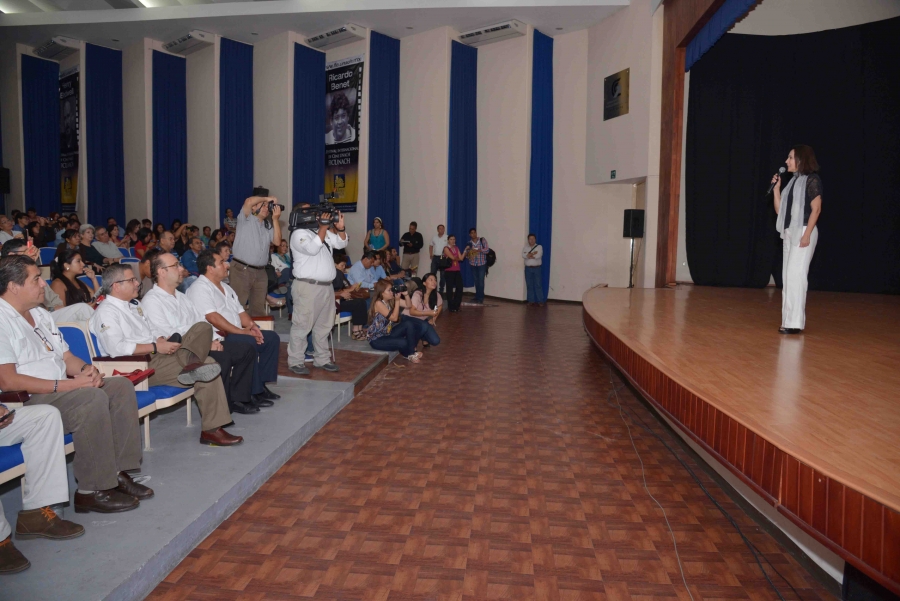 Rinden homenaje a la actriz Blanca Guerra dentro del Primer Festival Internacional de Cine de la UNACH