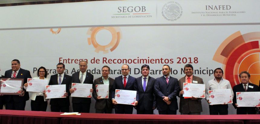Entregan al CEDES UNACH reconocimiento por participar en el programa nacional Agenda para el Desarrollo Municipal