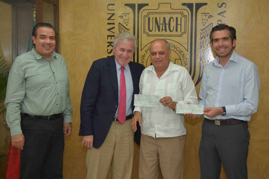 Favorecen trabajos conjuntos de Banco Santander y UNACH, la formación y atención integral de los jóvenes