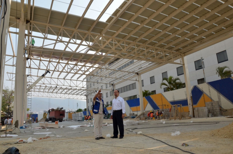 Supervisa rector Jaime Valls Esponda obras del Centro Universitario de Congresos y Convenciones de la UNACH 