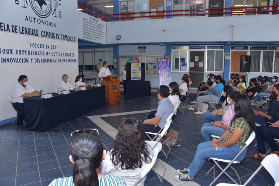 Comparten egresados de la Escuela de Lenguas de la UNACH sus experiencias en distintos ámbitos