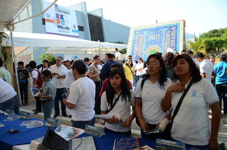 Presenta UNACH oferta educativa a jóvenes chiapanecos