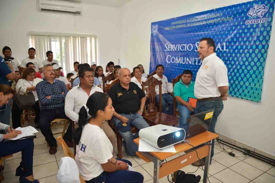 Cumplen alumnos de la UNACH con su responsabilidad social  con acciones a favor de los habitantes de Chiapilla y Totolapa