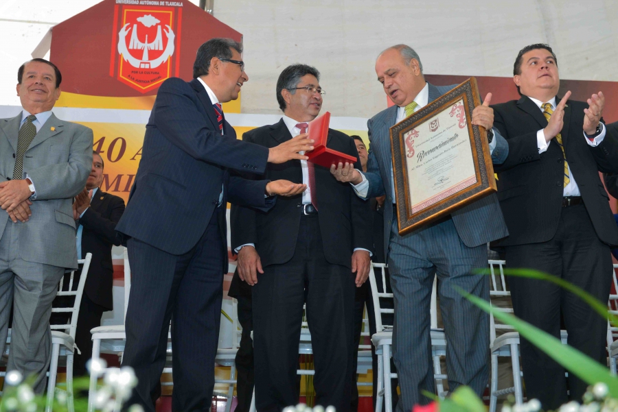 Participa el rector de la UNACH, Carlos Eugenio Ruiz Hernández en la celebración del 40 aniversario de la UAT