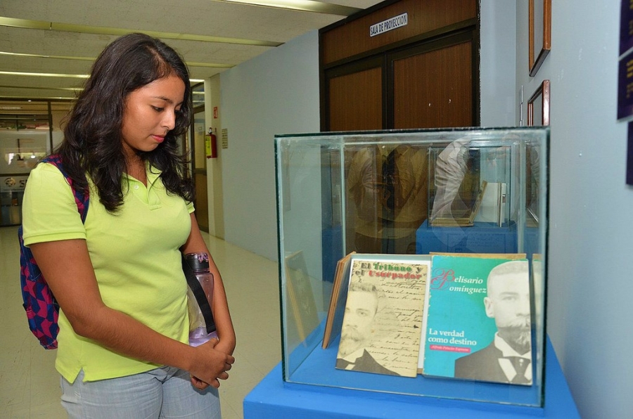 Exponen objetos personales del prócer Belisario Domínguez Palencia en la Muestra Internacional del Libro de la UNACH