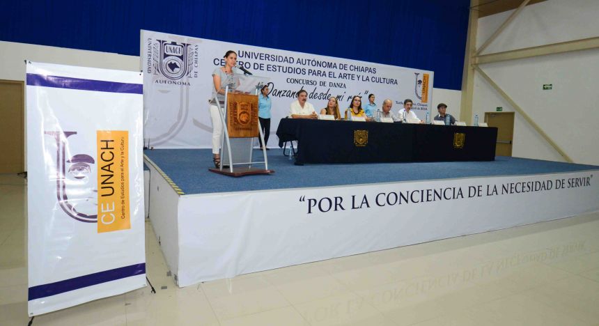 Presentan alumnos de la UNACH Monólogos Dancísticos