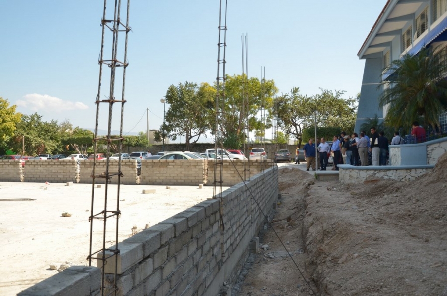 Construyen obras de seguridad y práctica deportiva en la Facultad de Contaduría Campus I