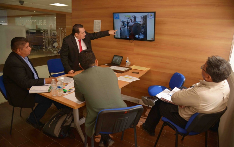 Presentan examen aspirantes a plazas de docentes de la UNACH