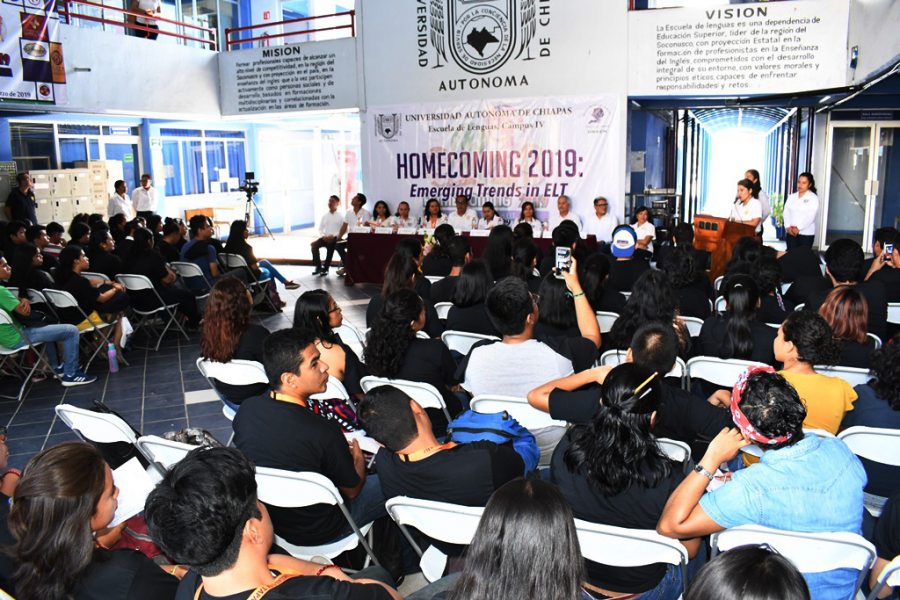 Participan alumnos y egresados de la Escuela de Lenguas Tapachula de la UNACH en el Homecoming 2019