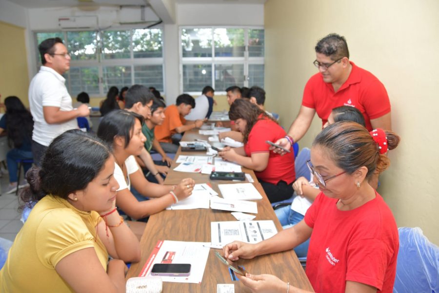 Se entregan Tarjetas Universitarias Inteligentes a alumnos de la UNACH