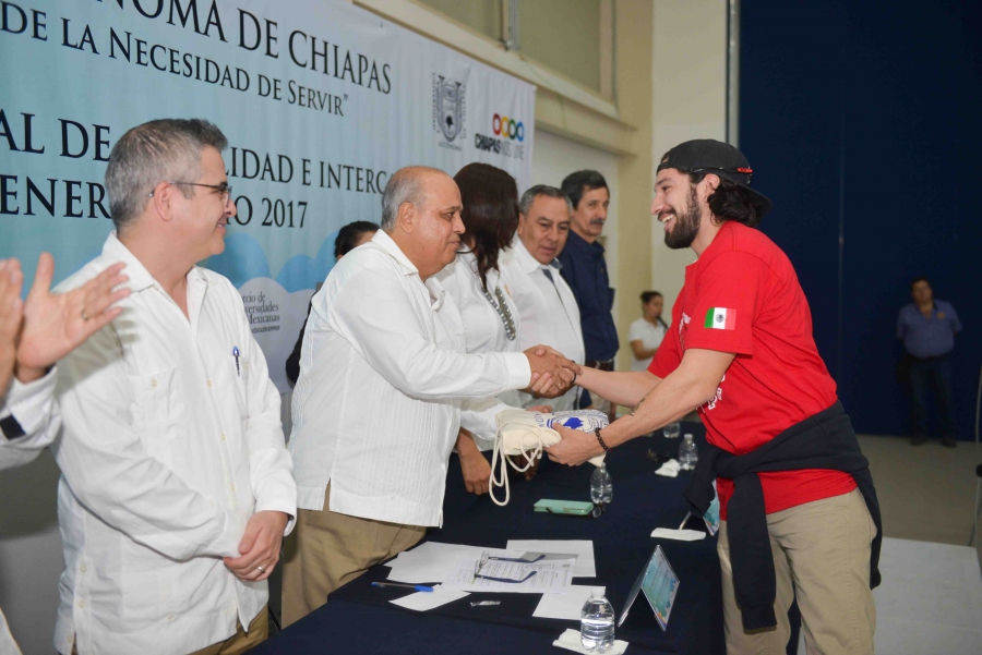 Realizarán 195 alumnos de la UNACH estancias académicas en universidades del país y el extranjero