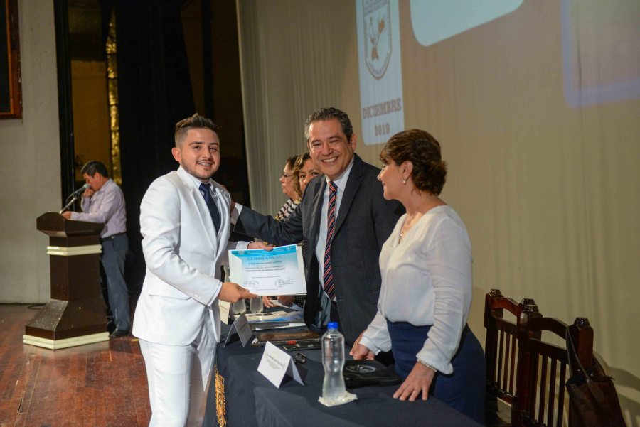 Celebra UNACH graduación de  egresados  de la Facultad de Medicina Humana Campus II