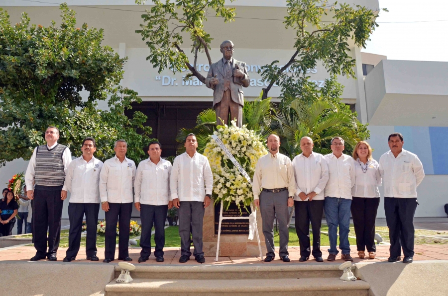 Rinden homenaje al Doctor Manuel Velasco Suárez, fundador de la UNACH