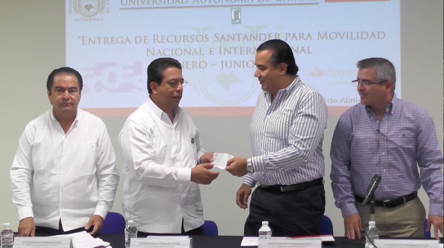 Benefician apoyos de la Iniciativa Privada la movilidad nacional e internacional de alumnos y docentes de la UNACH
