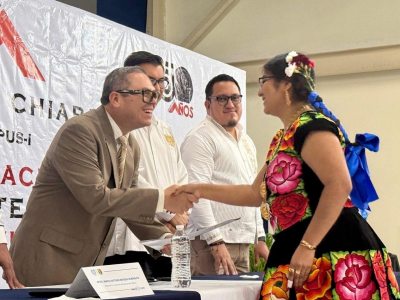 Entregan documentos a 146 jóvenes que egresaron de la Licenciatura en Arquitectura de la UNACH
