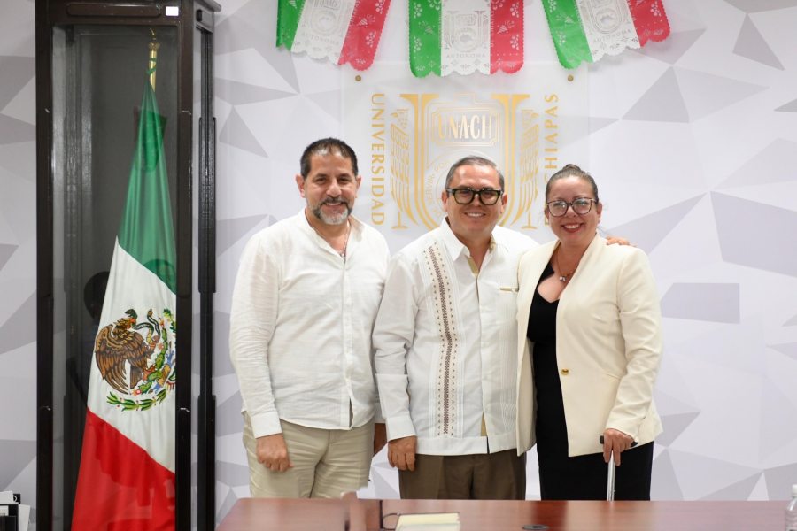 Se reúne el rector de la UNACH Oswaldo Chacón Rojas con la astronauta análoga chiapaneca, Lorena Rojas Nucamendi