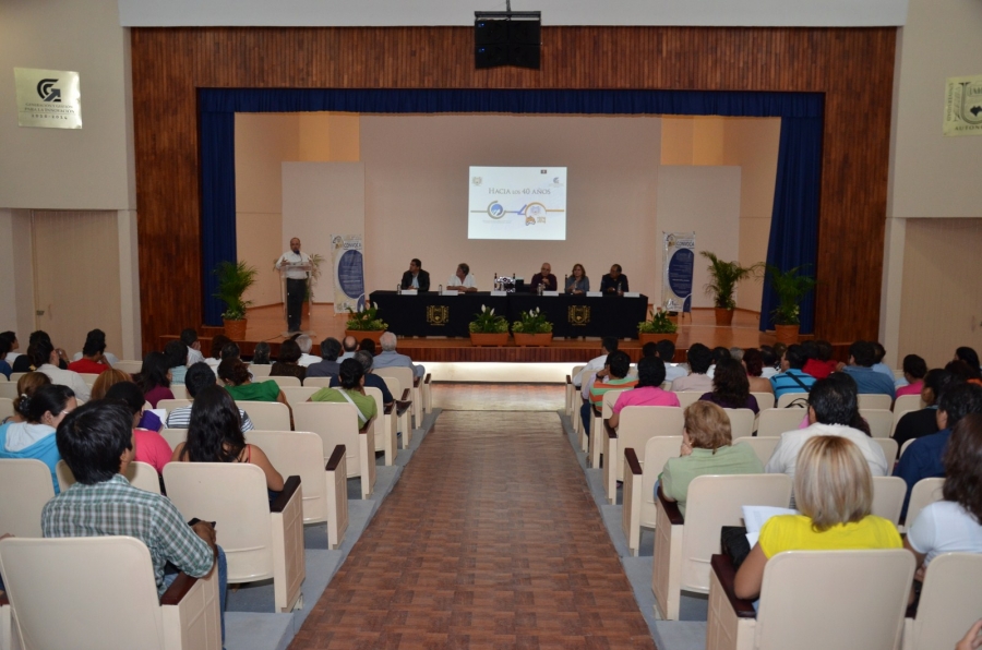 Participan empresarios en los Foros &quot;Hacia los 40 años de la UNACH&quot;