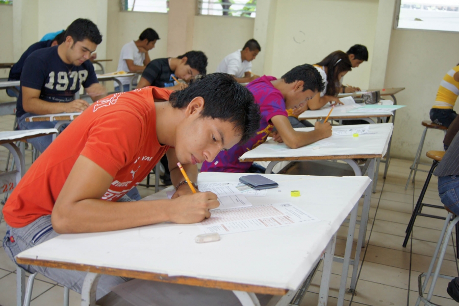 Realizan estudiantes de lenguas de la UNACH estancias en Francia y Estados Unidos  