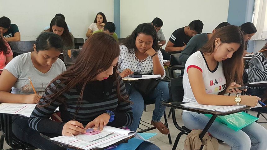 Más de 3 mil 600 jóvenes presentan el examen de admisión para el ciclo escolar enero-junio 2018
