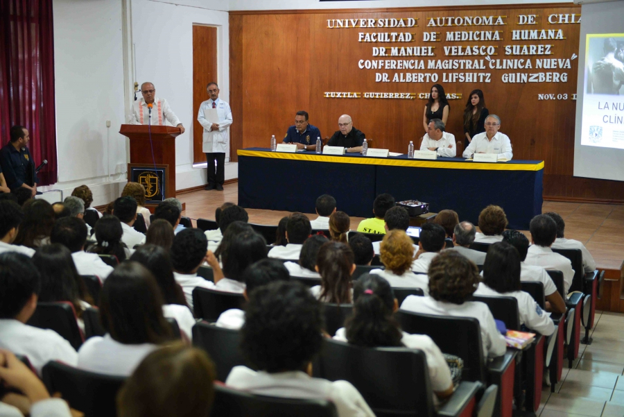 Exponen en la UNACH el nuevo modelo de atención clínica a los pacientes