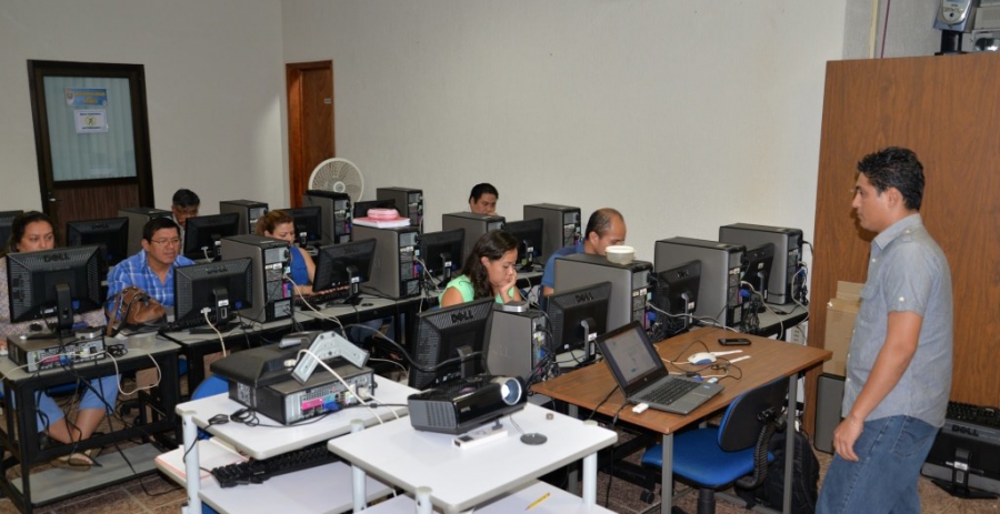 Capacitan a docentes de las licenciaturas a distancia de la UNACH