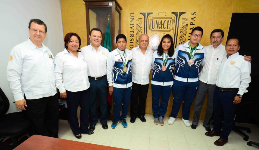 Recibe el rector de la UNACH, Carlos Eugenio Ruiz Hernández, a  jóvenes medallistas de la Universiada 2018