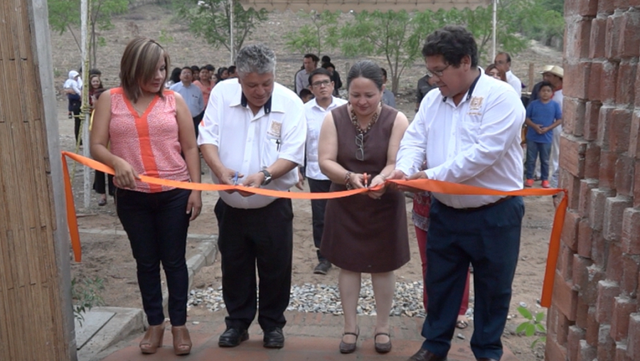 Participan alumnos de la UNACH en construcción de la Casa del Abuelo “Luz y Esperanza”