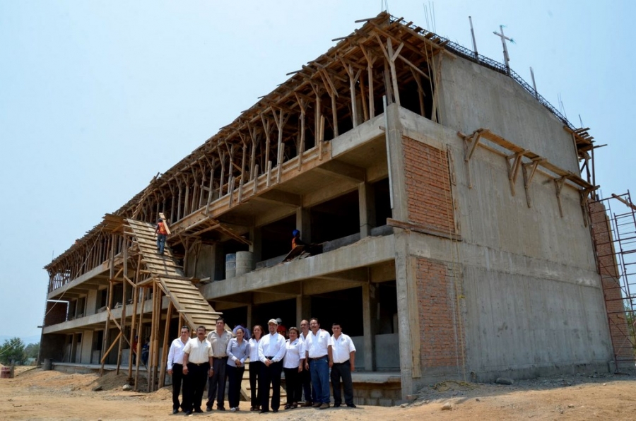 Supervisan trabajos de ampliación de infraestructura educativa de la UNACH en el Campus de Arriaga