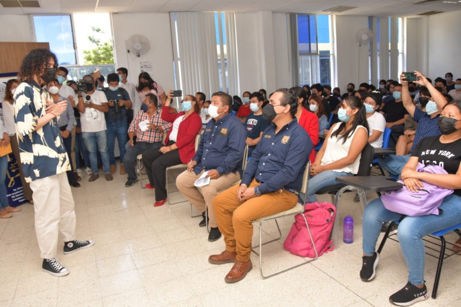 Realizan  el primer Concurso de Declamación organizado por Licenciatura en Derecho de la UNACH
