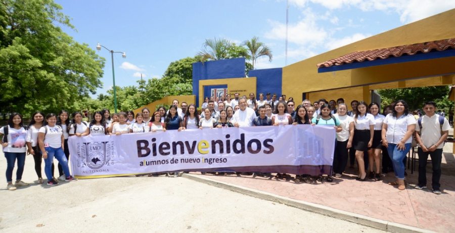 Se forman estudiantes de la UNACH con el compromiso de trabajar por el desarrollo de  Chiapas y del país