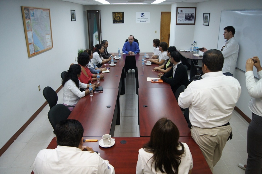 Entrega rector de la UNACH becas a estudiantes de la Maestría en Gestión de los ODM