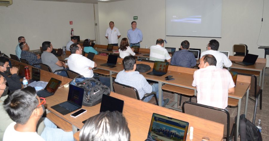 Capacitan  a docentes de la UNACH en lenguaje de programación de la empresa Apple