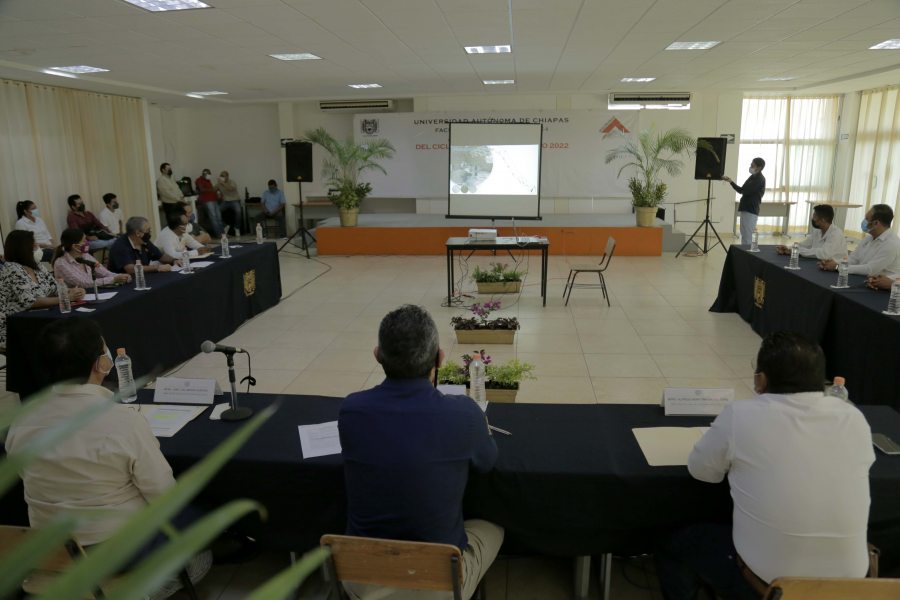Desarrollan alumnos y docentes de la Facultad de Arquitectura de la UNACH proyectos para una Plaza Comercial Universitaria