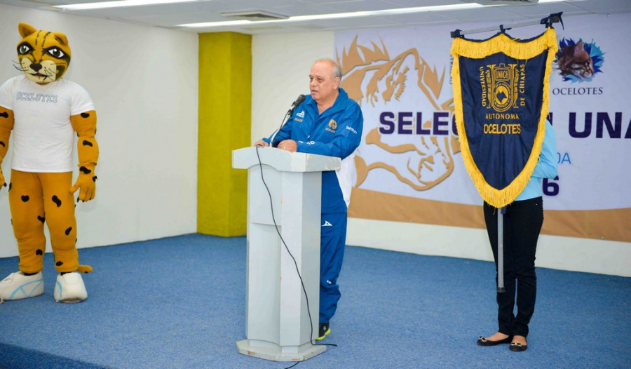Abanderan a los deportistas de la UNACH que participarán en la fase estatal de la Universiada 2016