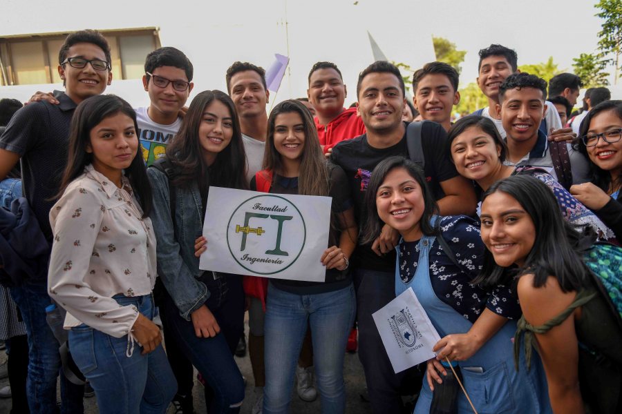 Más de mil 100 jóvenes de la UNACH participan en el acto oficial de bienvenida al ciclo escolar