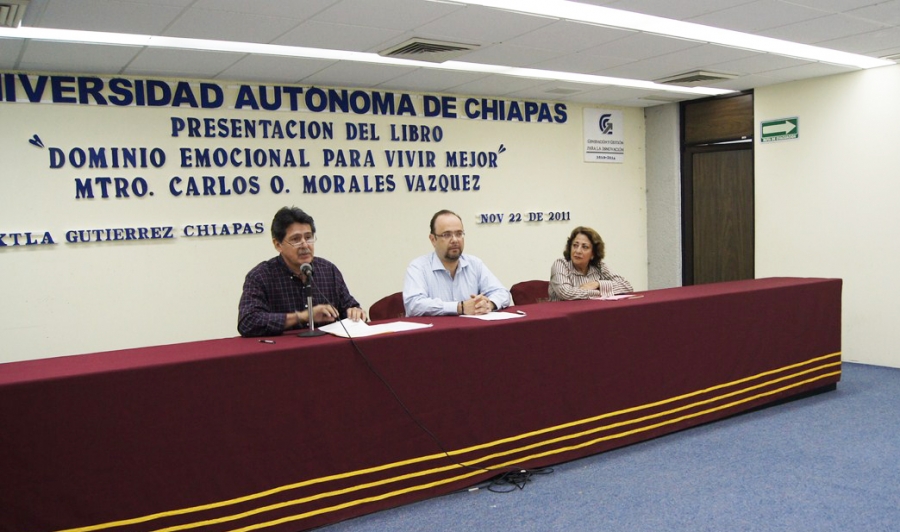 Presentan en la UNACH el libro “Dominio emocional para vivir mejor” 