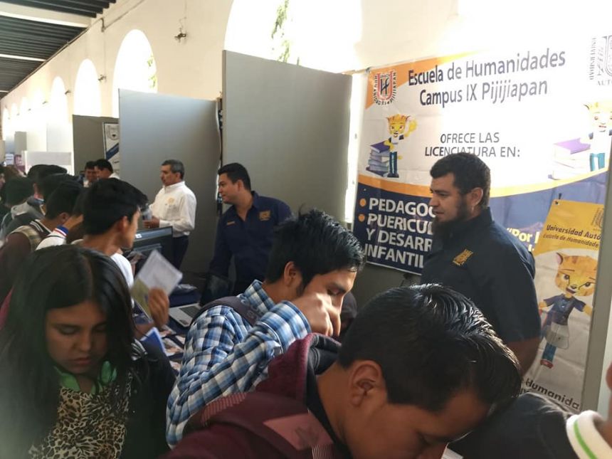 Participan cientos de jóvenes en la Expo UNACH 2018