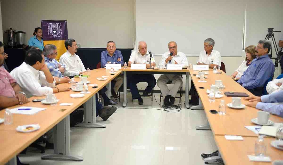 Diserta en la UNACH una conferencia  el físico italiano Galileo Violini