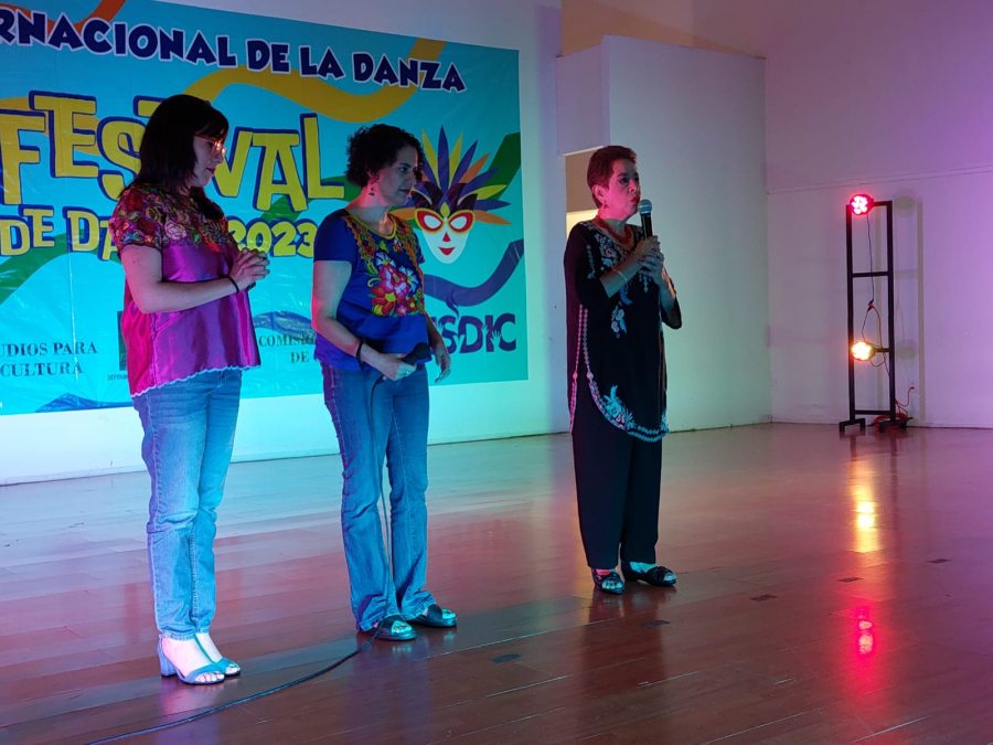 Realizan alumnos de la Licenciatura en Danza de la UNACH Comparsa de bienvenida al nuevo ciclo escolar