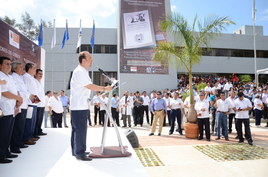 Arranca con la participación de la comunidad universitaria y de la sociedad la Muestra del Libro Chiapas-Centroamérica