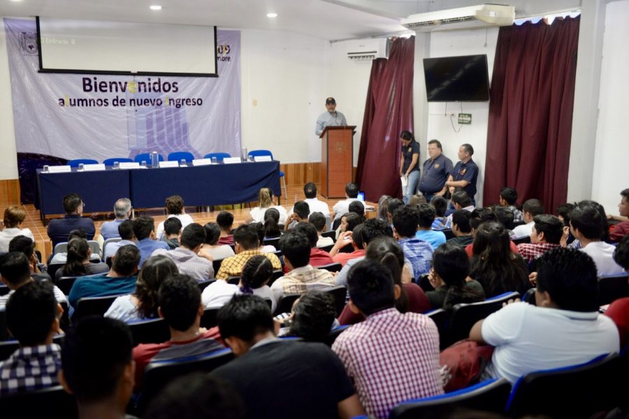 Forma UNACH  a jóvenes profesionales orgullos de sus raíces y comprometidos con el desarrollo de Chiapas
