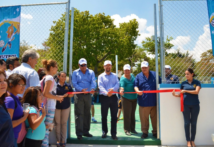 Inaugura rector de la UNACH cancha de usos múltiples en la Facultad de Contaduría y Administración