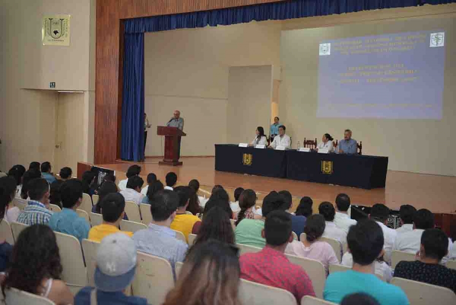 Dan la bienvenida oficial a alumnos del Curso Preuniversitario de la Facultad de Medicina Humana de la UNACH
