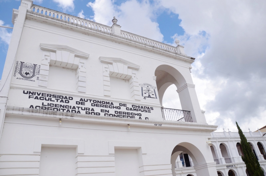 Reanudarán actividades académicas y administrativas en la Facultad de Derecho de la UNACH