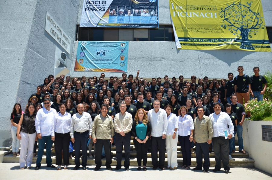 Realizarán más de un centenar de jóvenes unachenses estancias académicas en el extranjero y en el país