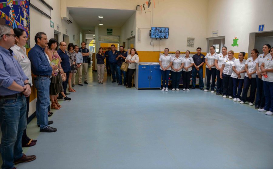 Reconocen trabajo de fundadores y personal de la Estancia Infantil UNACH